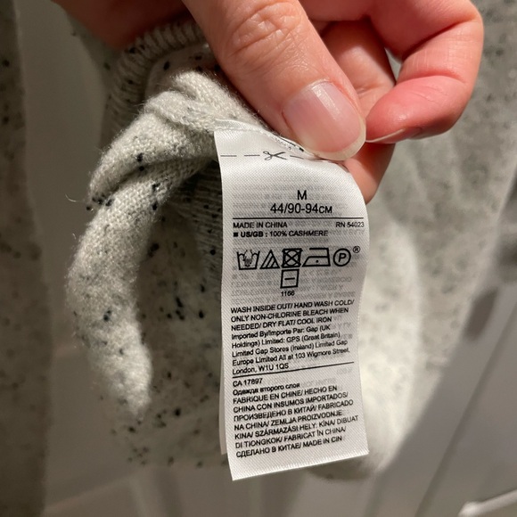 Banana Republic 100% Cashmere Sweater. Light gray with black flecks. Size M. - Picture 3 of 5